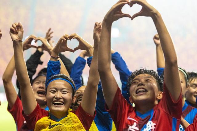 雷霆力克快船13连胜 拉塞尔伤退篮网险胜雄鹿